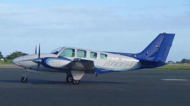 Beechcraft Baron (58) (N7220J)