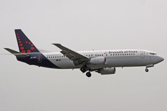 BOEING 737-400 (OO-VES)