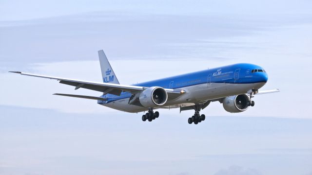 BOEING 777-300 (PH-BVW) - BOE573 on final to Rwy 16R to complete a short flight test on 3.4.21. (B777-306(ER) / ln 1686 / cn 66889).