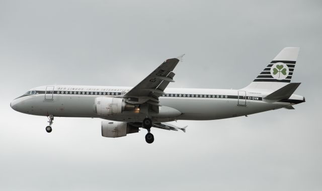 Airbus A320 (EI-DVM) - Landing on 27R Retro Livery