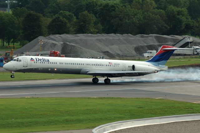 McDonnell Douglas MD-88 (N929DL)