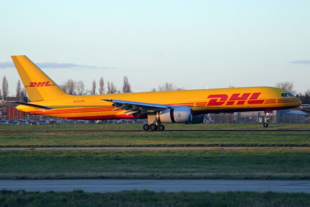 Boeing 757-200 (OE-LND) - Touching down on rwy 09L on 26-Feb-23 operating EAT Leipzig flight BCS2212 from EDDP.