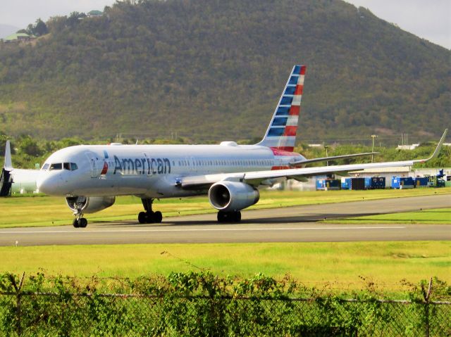 Boeing 757-200 (N187AN)