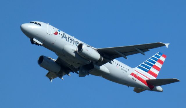 Airbus A319 (N829AW) - Shortly after departure is this 1999 American Airlines Airbus 319-132 in the Autumn of 2023.
