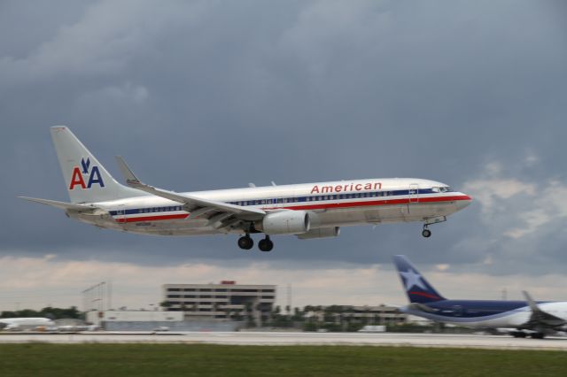 Boeing 737-800 (N850NN)