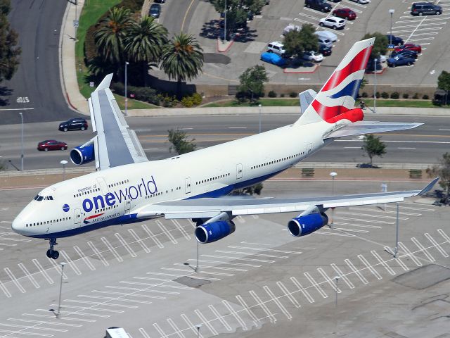 Boeing 747-400 (G-BNLI)