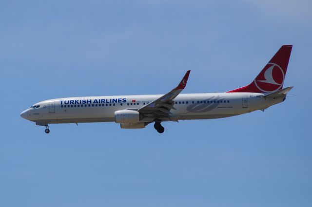 Boeing 737-900 (TC-JYE) - Turkish Airlines TC-JYE "Tuzgölü" final approach Rwy16L, LTBJ-ADB