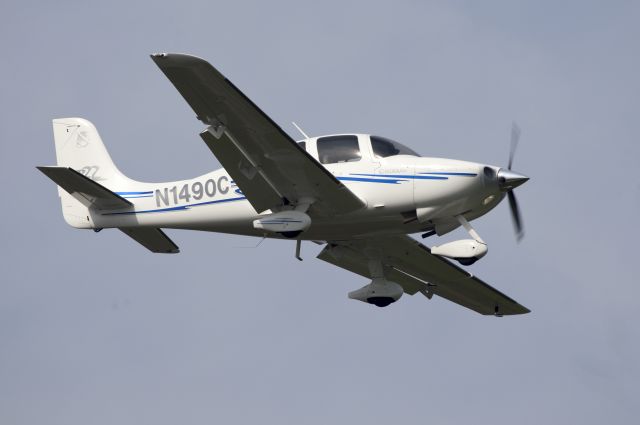 Cirrus SR-22 (N1490C) - Landing RW16.