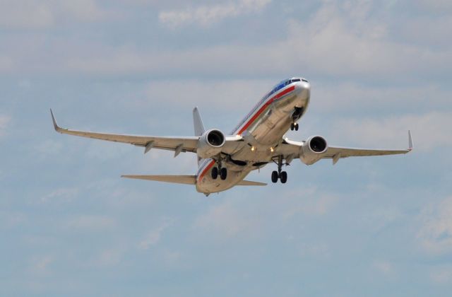 Boeing 737-800 (N912AN)