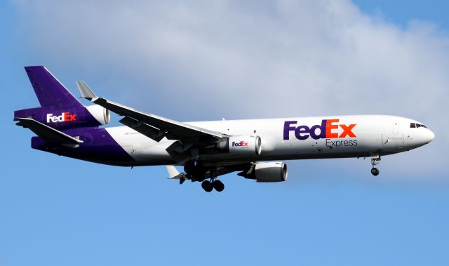 Boeing MD-11 (N583FE) - Short Final To Rwy 25