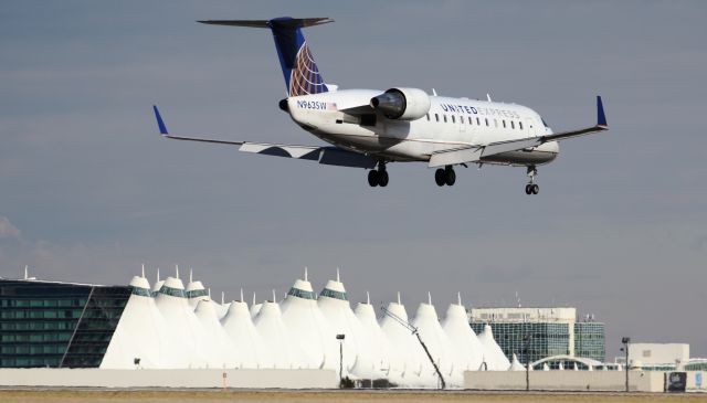 Canadair Regional Jet CRJ-200 (N963SW) - Landing on 35L.