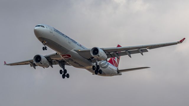 Airbus A330-300 (TC-LOB)