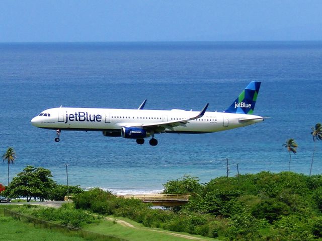 Airbus A321 (N971JT)