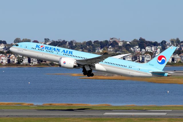 Boeing 787-8 (HL8081) - 'Koreanair 92' taking off on 33L