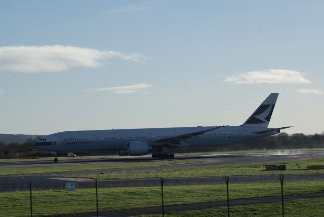 BOEING 777-300 (B-KPY) - Cathay Pacific B777-367ER cn37899