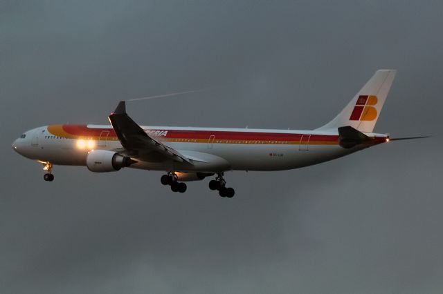 Airbus A330-300 (EC-LUX)