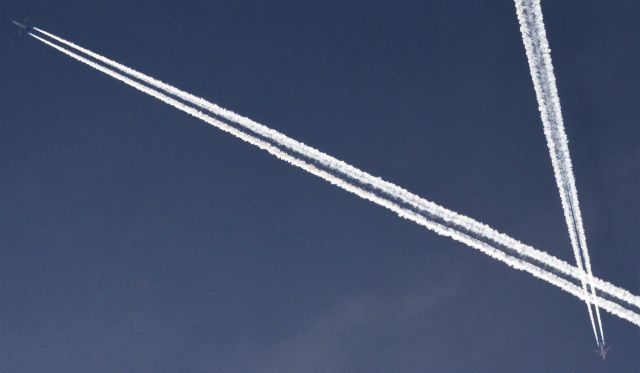 Airbus A320 (N215NV) - Allegiant Air A320 en route to Punta Gorda, Fl crosses contrails with WestJet B737 en route to Toronto over northern NJ. 