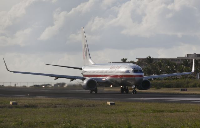 Boeing 737-800 —