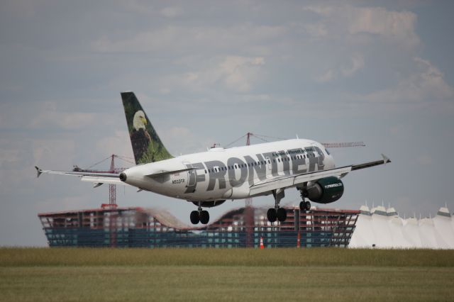 Airbus A319 (N932FR) - Landing 35L