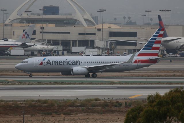 Boeing 737-800 (N922NN)