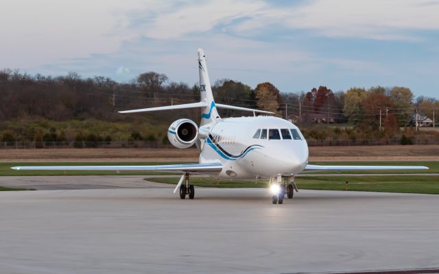 Dassault Falcon 2000 (N523WC) - A Falcon 2000 arrives from Paducah, KY before departing for Youngstown, OH.