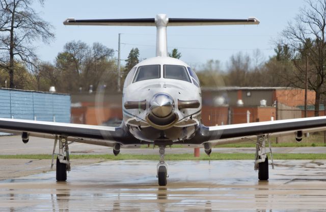 Pilatus PC-12 (N928NG) - N928NG Running up before departure from TVC.