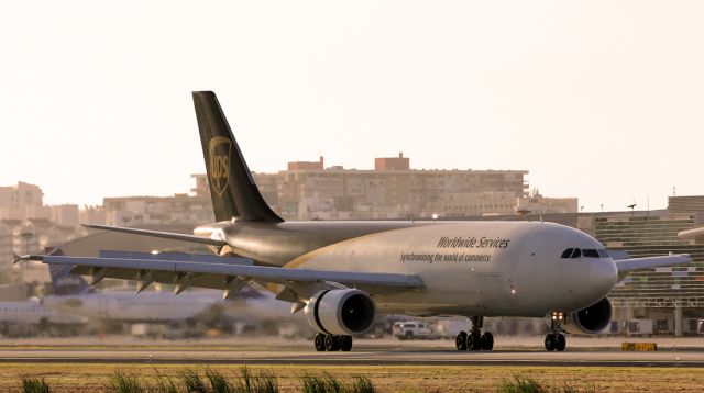 Airbus A300F4-600 (N167UP)