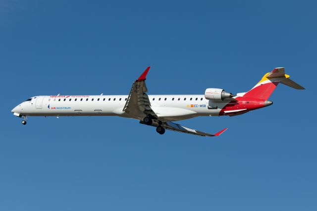 Bombardier CRJ-1000 (EC-MSB)