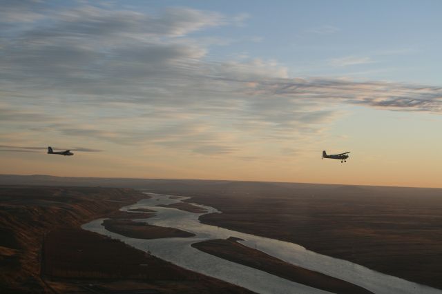 Cessna Skywagon 180 (N2762A) - Towing a Schweizer 1-26D glider.