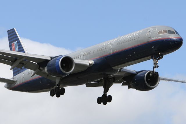 Boeing 757-200 (N570UA) - October 3, 2010 - approached Chicago O’Hare