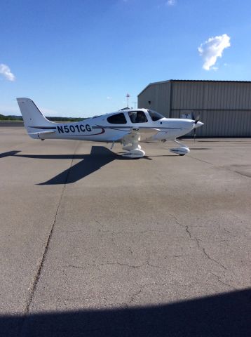 Cirrus SR-22 (N501CG) - Taxiing in after the first flight home from Duluth.