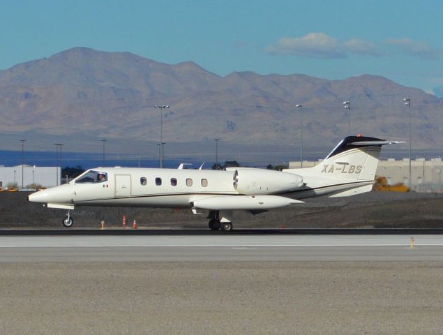 Learjet 35 (XA-LBS)