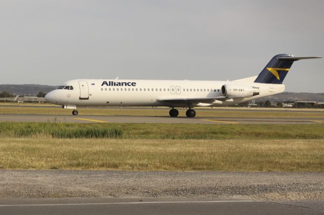 Fokker 100 (VH-XWT)