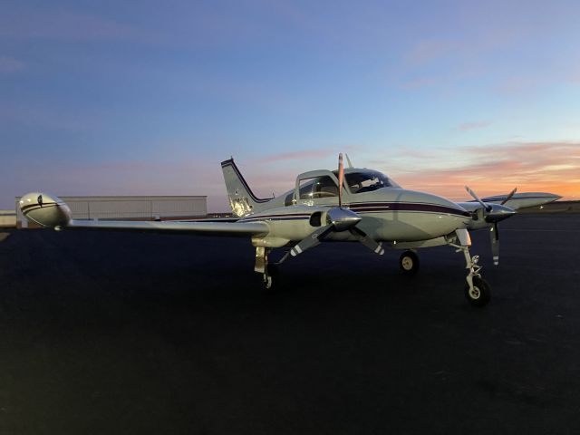 Cessna 310 (N3071L)