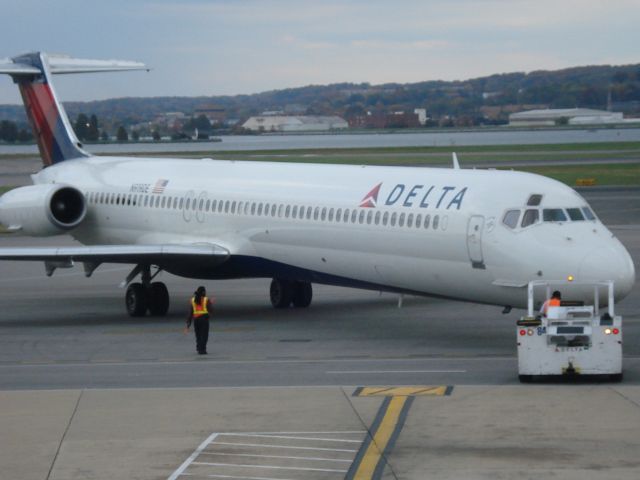 McDonnell Douglas MD-88 (N919DE)