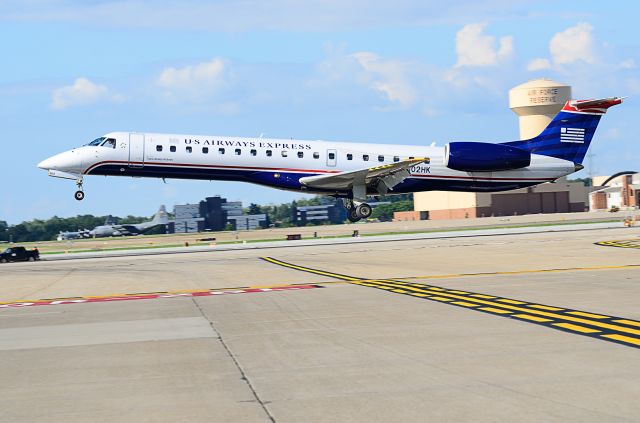 Embraer ERJ-145 (N802HK) - Landing on 26L