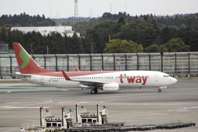 Airbus A320 (HL8237) - Taxing at Narita Intl Airport on 2016/11/16