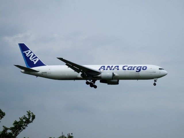 BOEING 767-300 (JA8358)