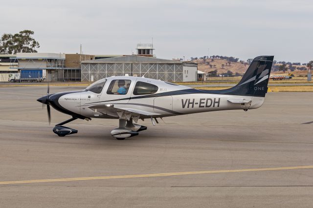 Cirrus SR-22 (VH-EDH) - Flight One (VH-EDH) Cirrus SR22 GTS Platinum taxiing at Wagga Wagga Airport