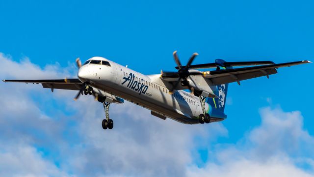 de Havilland Dash 8-400 (N439QX)