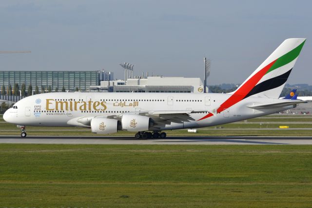 Airbus A380-800 (A6-EDU)