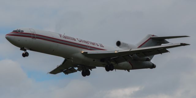 BOEING 727-200 (N722CK) - First time seeing a 727, clouds decided to roll in right on approach but still couldnt resist taking the shot.