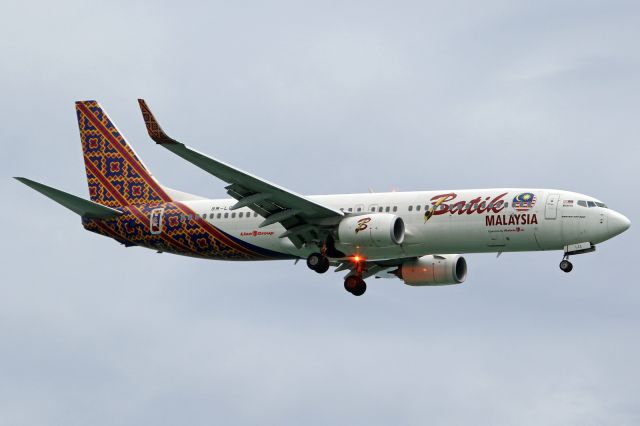 Boeing 737-800 (9M-LCL)