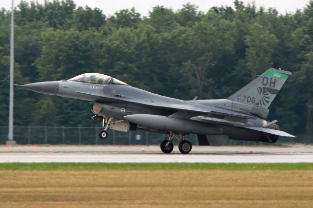 Lockheed F-16 Fighting Falcon (90-0706) - One of the 180th FW Stingers returning after performing for the Airshow on 16 Jul 2016.