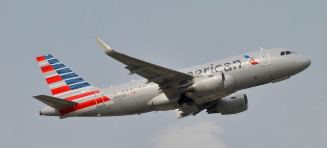 Airbus A319 (N9022G)