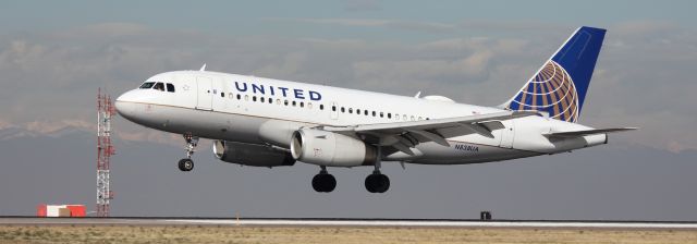 Airbus A319 (N838UA) - Landing on 16L.