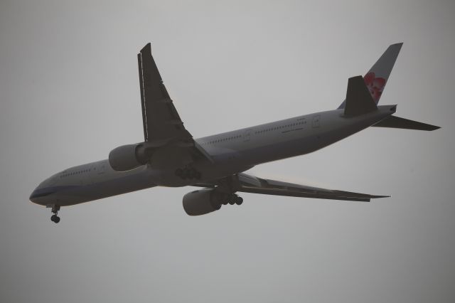 BOEING 777-300ER (B-18001)