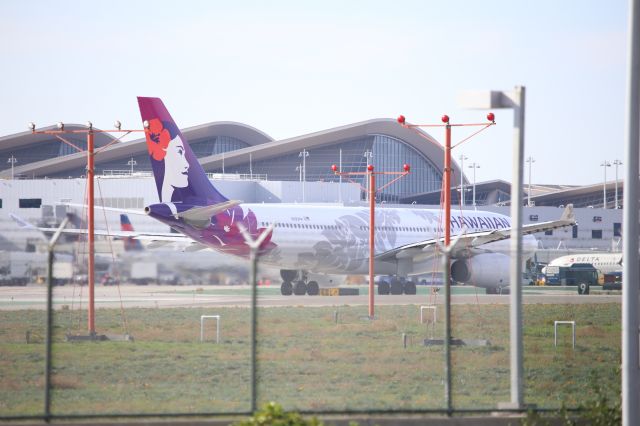 Airbus A330-200 (N393HA)