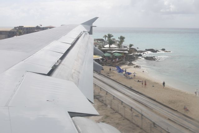 Airbus A310 (C-GTSH) - January 11, 2009 - landed over Maho Beach in St. Maarten 