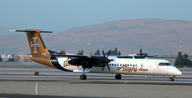 de Havilland Dash 8-400 (N400QX) - From 2020 ...br /No longer wears this collegiate livery; repainted into standard scheme a year or so ago. This Idaho Vandals paint always looked superb.